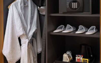 Day use room amenities for your greatest comfort at the Hilton London Gatwick Airport.