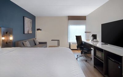 King room with TV at Best Western Plus Secaucus Meadowlands.