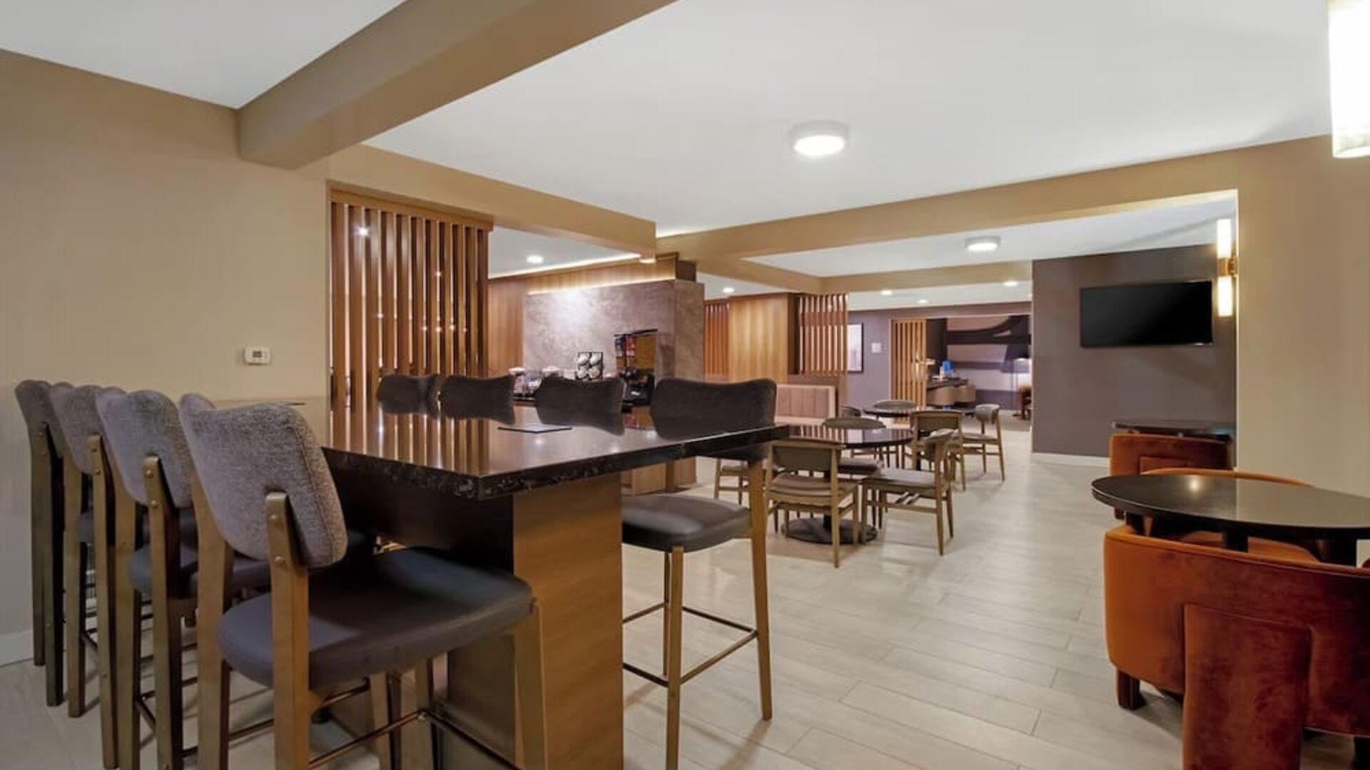 Hotel bar area at Best Western Plus Secaucus Meadowlands.