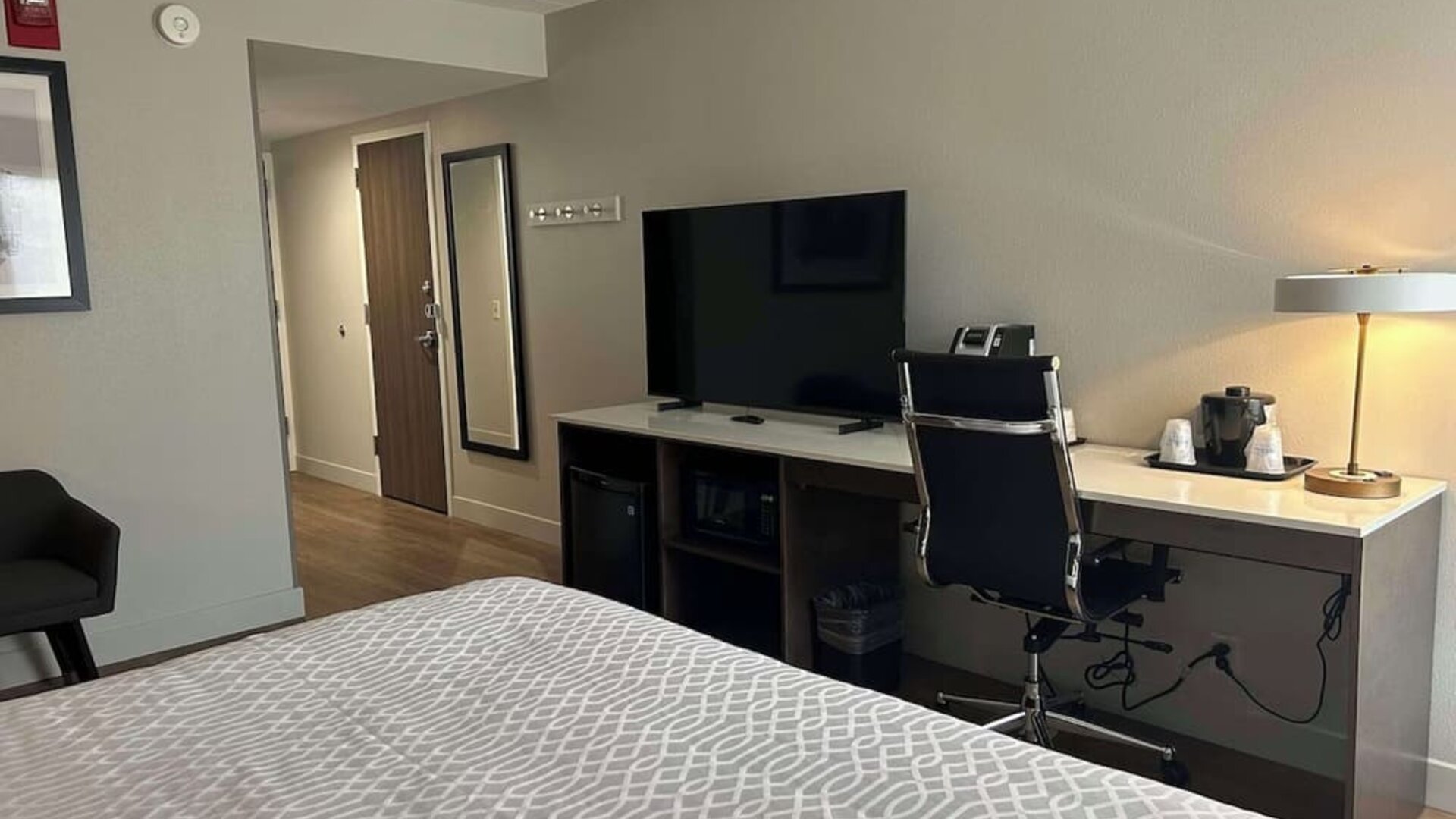 Romantic king room with TV at Best Western Plus Secaucus Meadowlands.