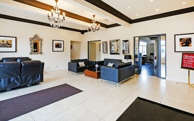 OYO The Baltimore Hotel
