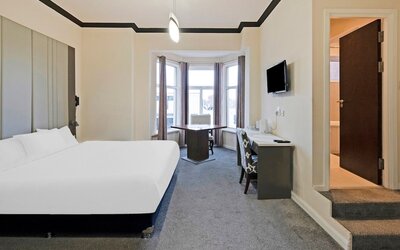 OYO The Baltimore Hotel