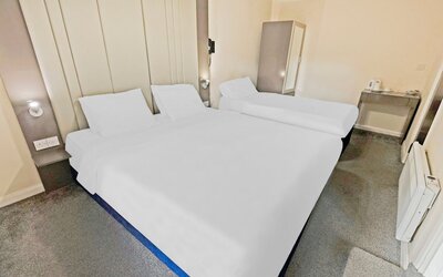 OYO The Baltimore Hotel