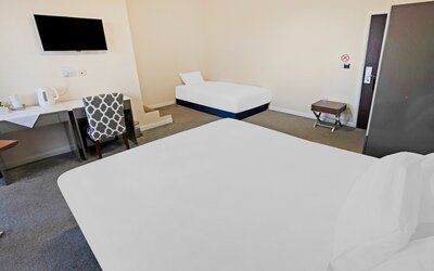 OYO The Baltimore Hotel