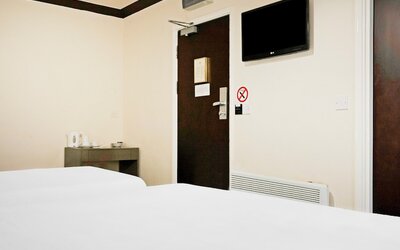 OYO The Baltimore Hotel