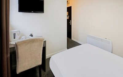 OYO The Baltimore Hotel