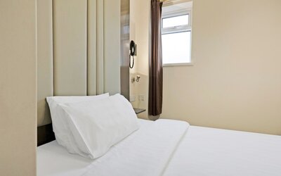 OYO The Baltimore Hotel