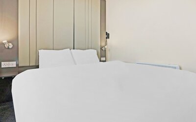 OYO The Baltimore Hotel