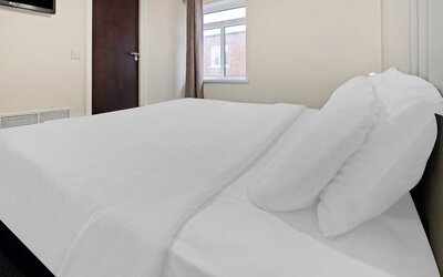 OYO The Baltimore Hotel