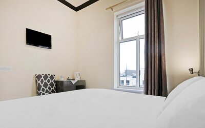 OYO The Baltimore Hotel