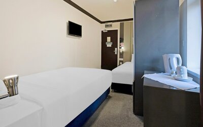 OYO The Baltimore Hotel