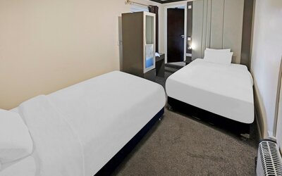 OYO The Baltimore Hotel