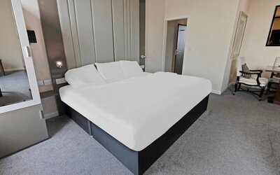 OYO The Baltimore Hotel