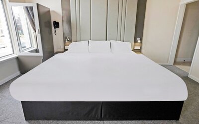 OYO The Baltimore Hotel