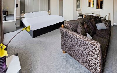 OYO The Baltimore Hotel