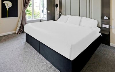 OYO The Baltimore Hotel