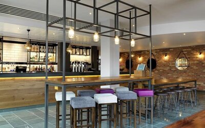 Hotel bar with lounge area perfect for co-working at the Hilton Garden Inn Birmingham Brindleyplace.