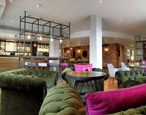 Dining and bar area perfect for co-working at the Hilton Garden Inn Birmingham Brindleyplace.