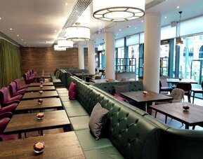 Dining area perfect for co-working at the Hilton Garden Inn Birmingham Brindleyplace.