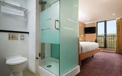 Day use room with TV, work desk and private bathroom at the Hilton Birmingham Metropole.