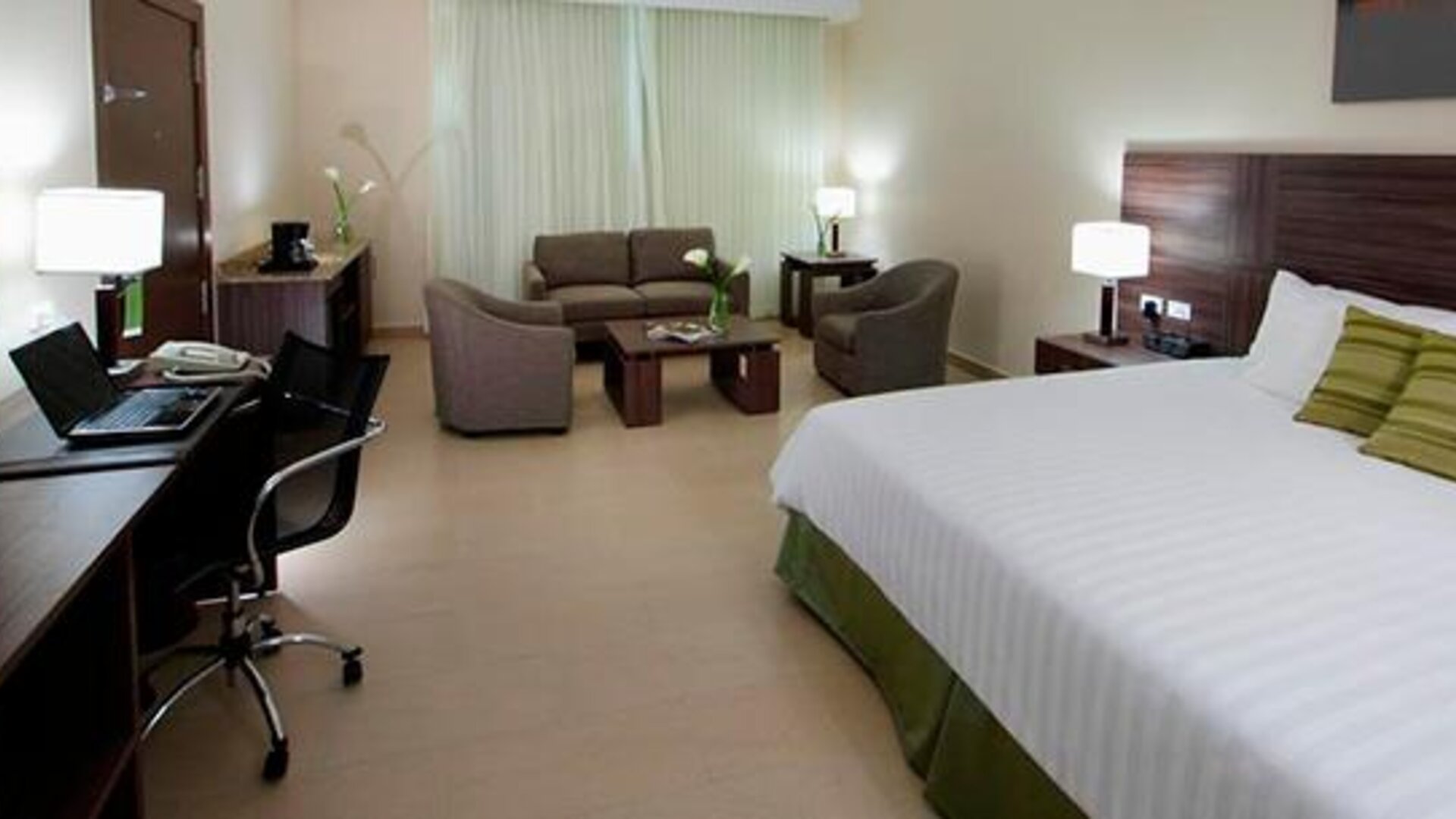 Victoria Hotel & Suites