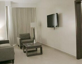 Victoria Hotel & Suites