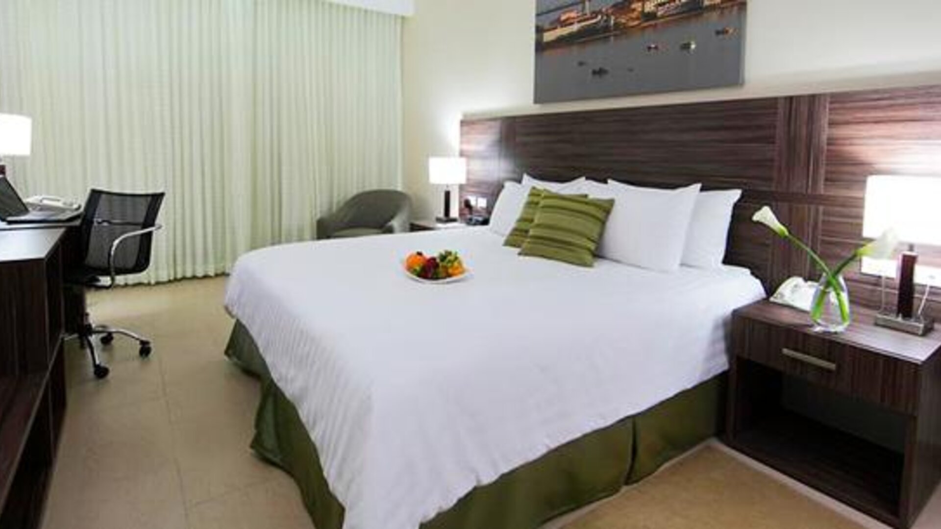 Victoria Hotel & Suites