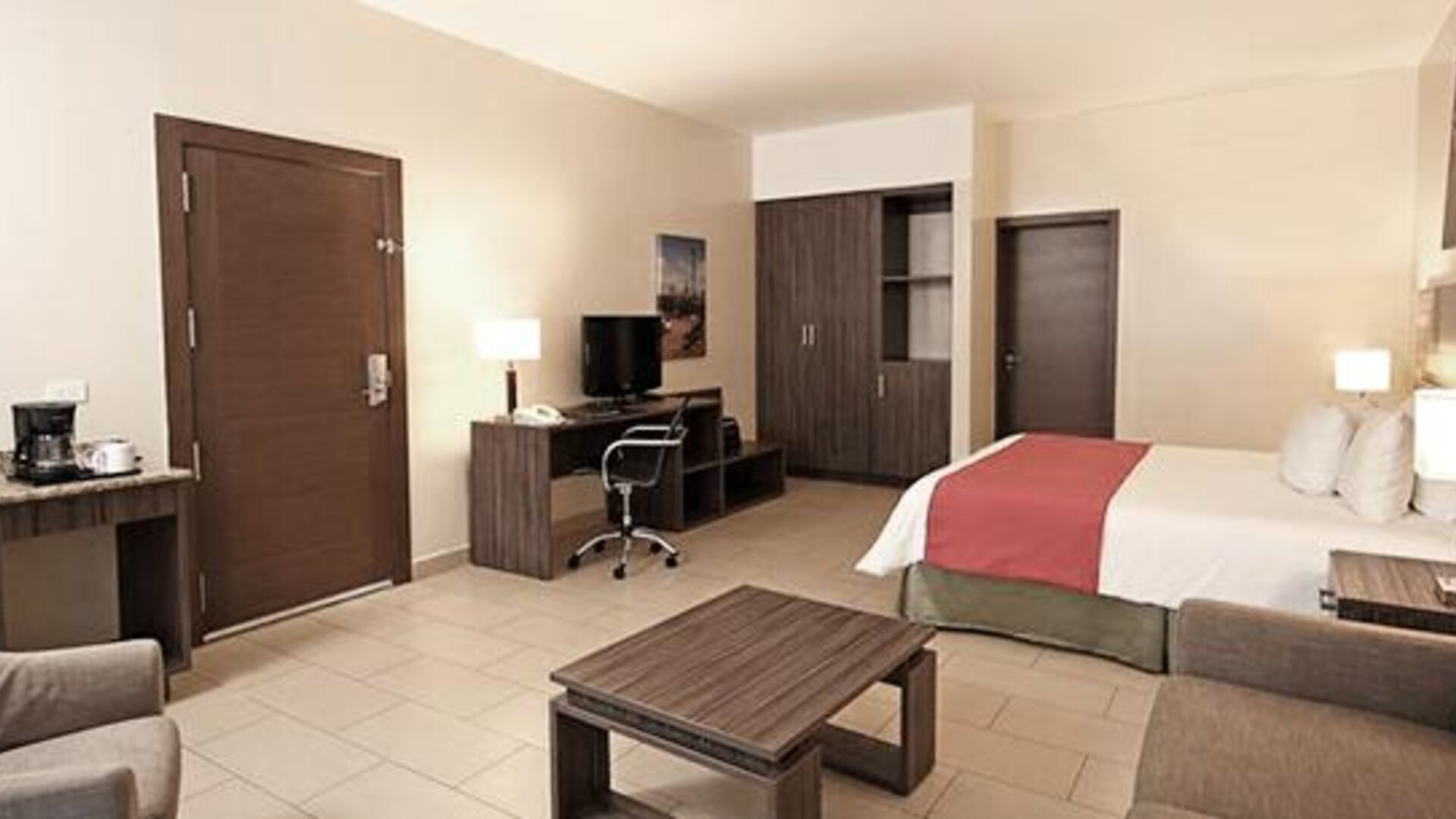 Victoria Hotel & Suites