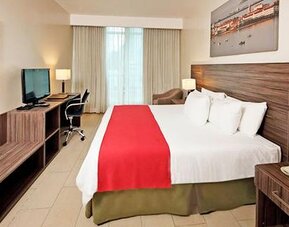 Victoria Hotel & Suites