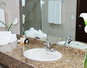 Victoria Hotel & Suites