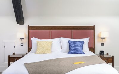 voco Oxford Thames by IHG