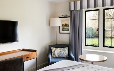 voco Oxford Thames by IHG