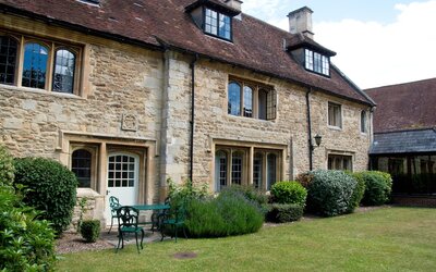 voco Oxford Thames by IHG