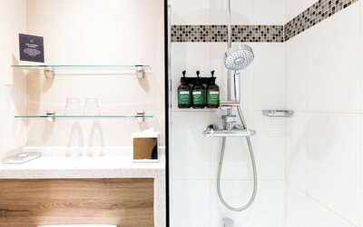 voco Oxford Thames by IHG