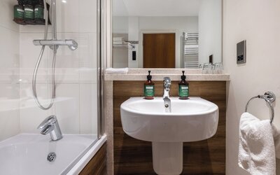 voco Oxford Thames by IHG