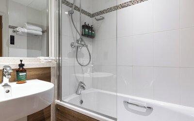 voco Oxford Thames by IHG