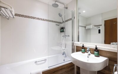 voco Oxford Thames by IHG