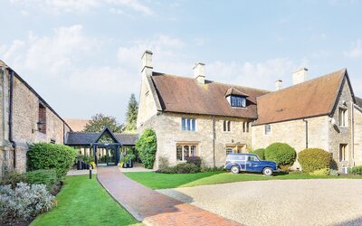 voco Oxford Thames by IHG