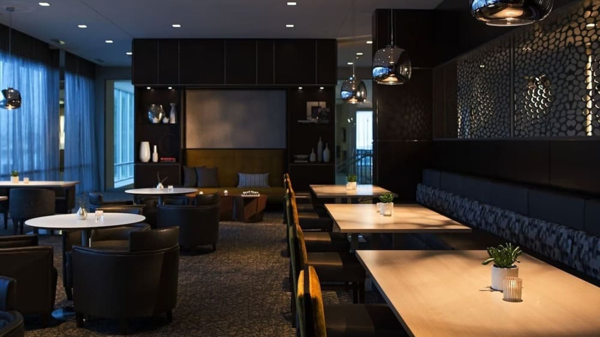 Dining area perfect for coworking at AC Hotel Cincinnati At Liberty Center.