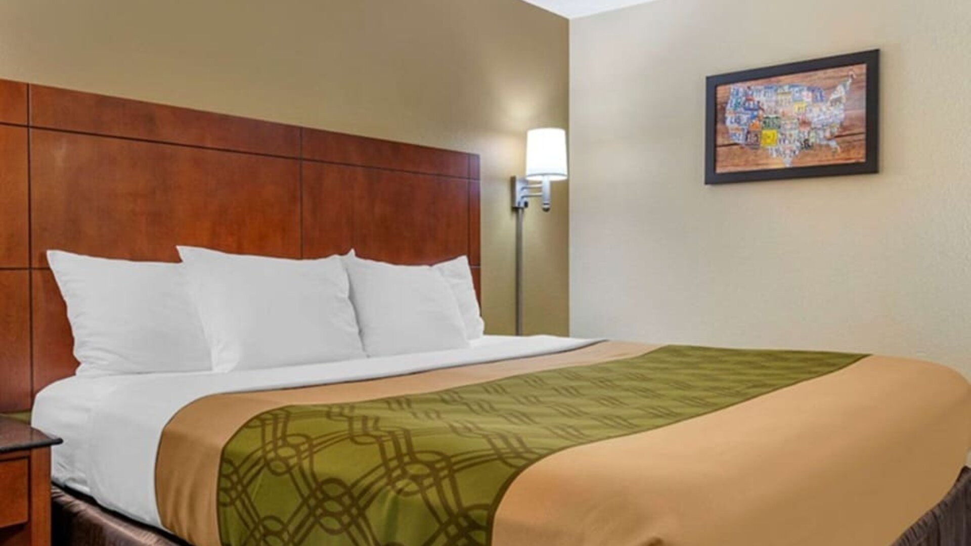 Romantic king room at Coratel Inn & Suites By Jasper River Falls.