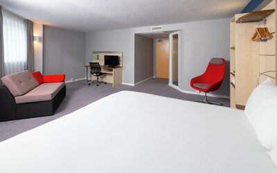Holiday Inn Express Swindon City Centre by IHG