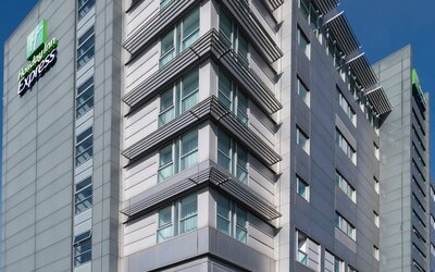 Holiday Inn Express Swindon City Centre by IHG