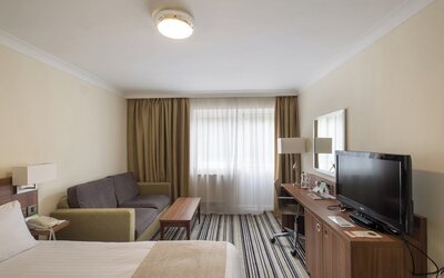 Holiday Inn Swindon by IHG