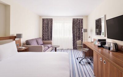 Holiday Inn Swindon by IHG