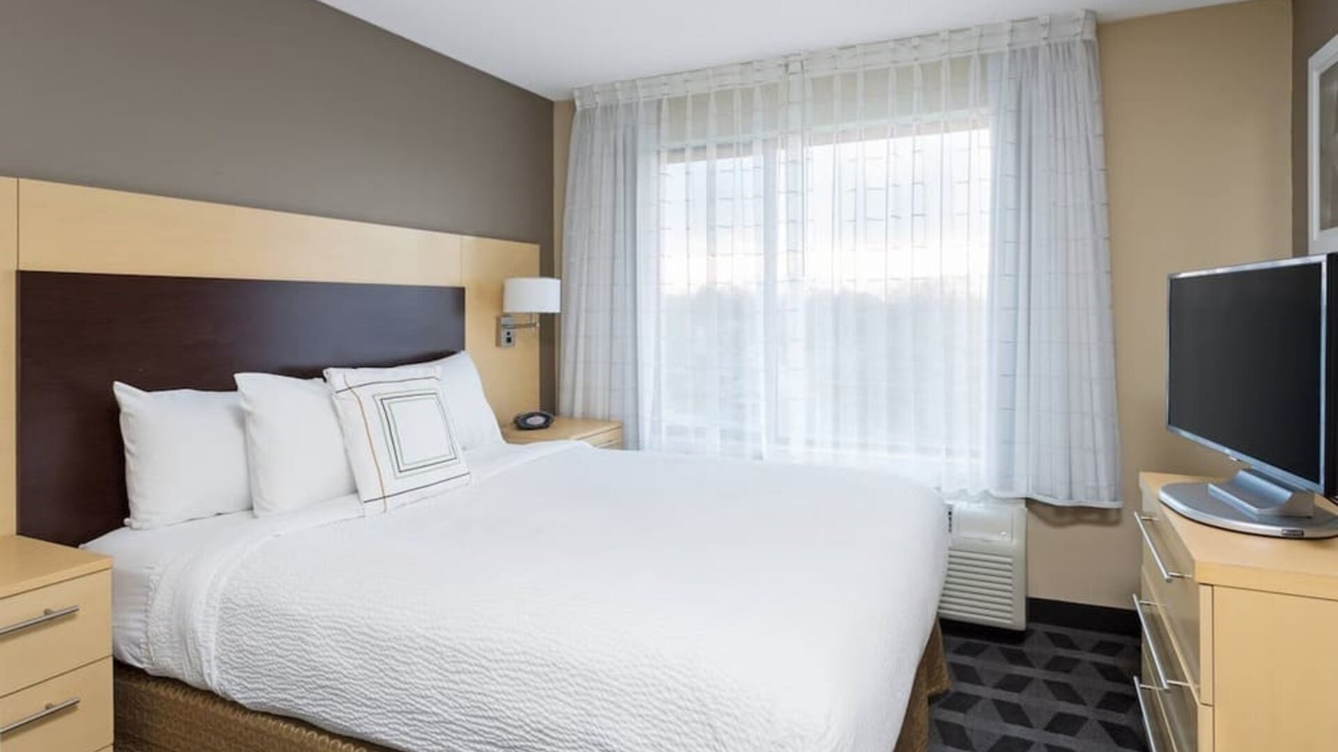 Day use room with huge windows at TownePlace Suites By Marriott Shreveport-Bossier City.