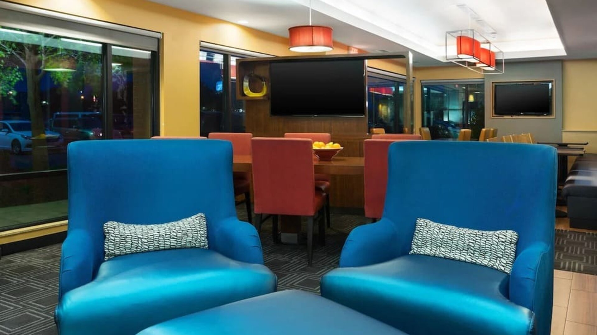 Lobby and coworking lounge at TownePlace Suites By Marriott Shreveport-Bossier City.