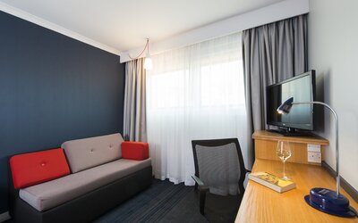 Holiday Inn Express Swansea - East by IHG
