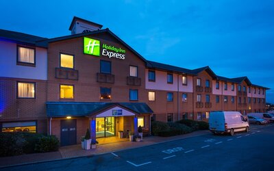 Holiday Inn Express Swansea - East by IHG