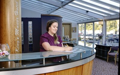 Best Western Kings Manor Hotel