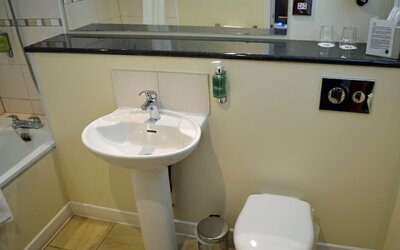 Best Western Kings Manor Hotel
